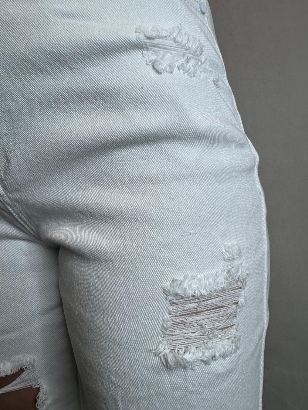 Białe jeansy typu mom stretch LX139