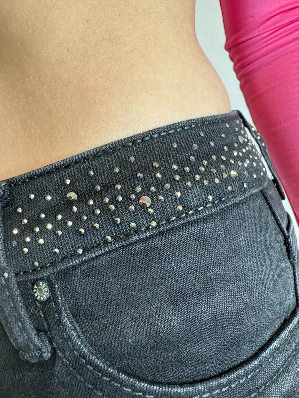 Czarne jeansy z diamentami LX142