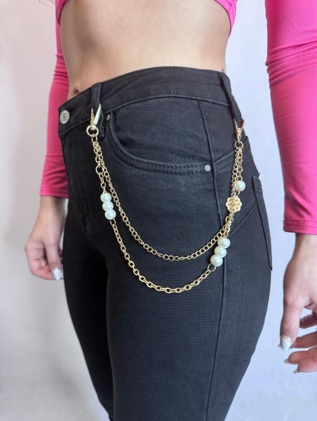 Czarne jeansy push-up ze złotą zawieszką LX146