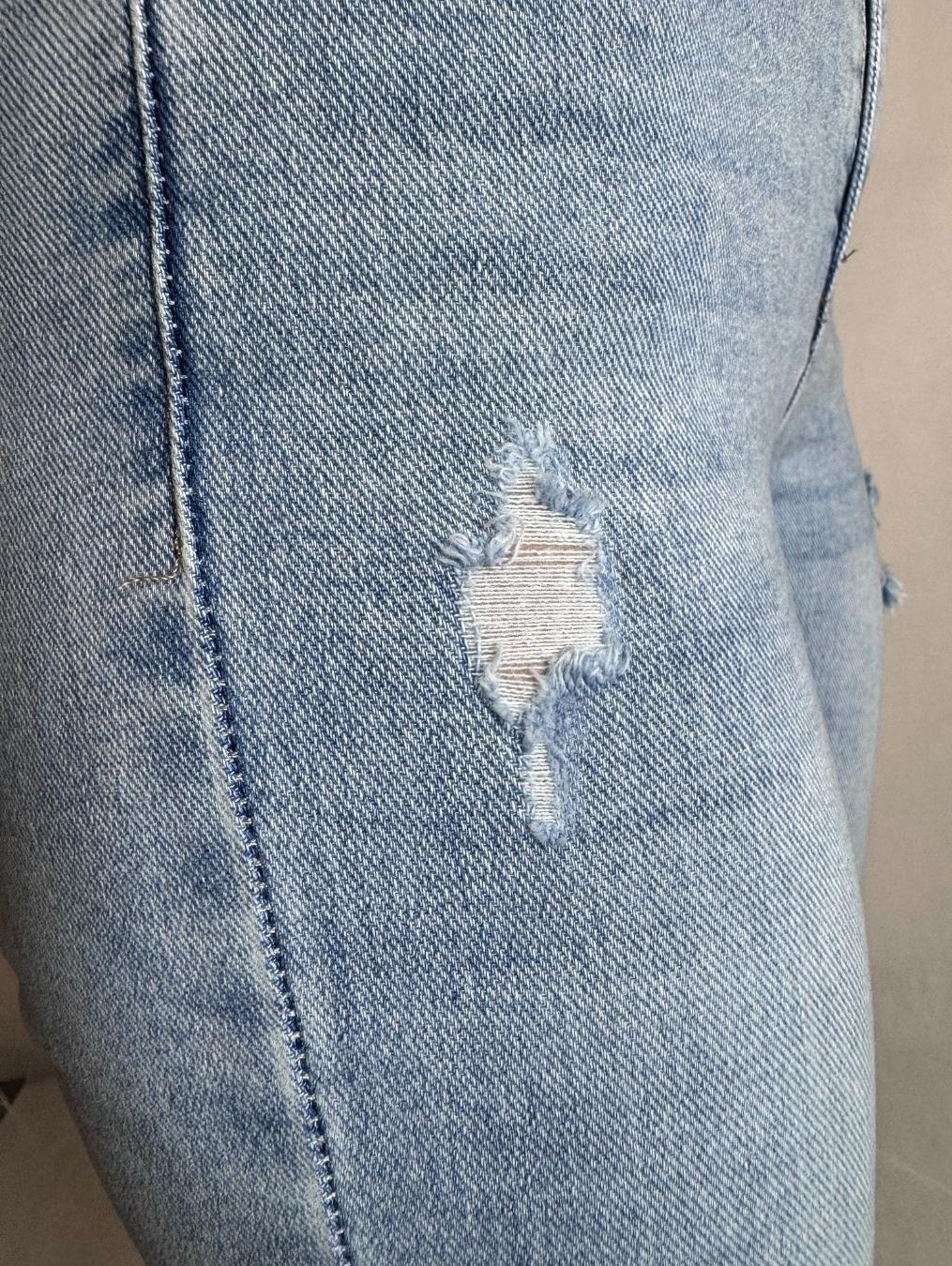 Jeansy regular fit z dziurami LX148