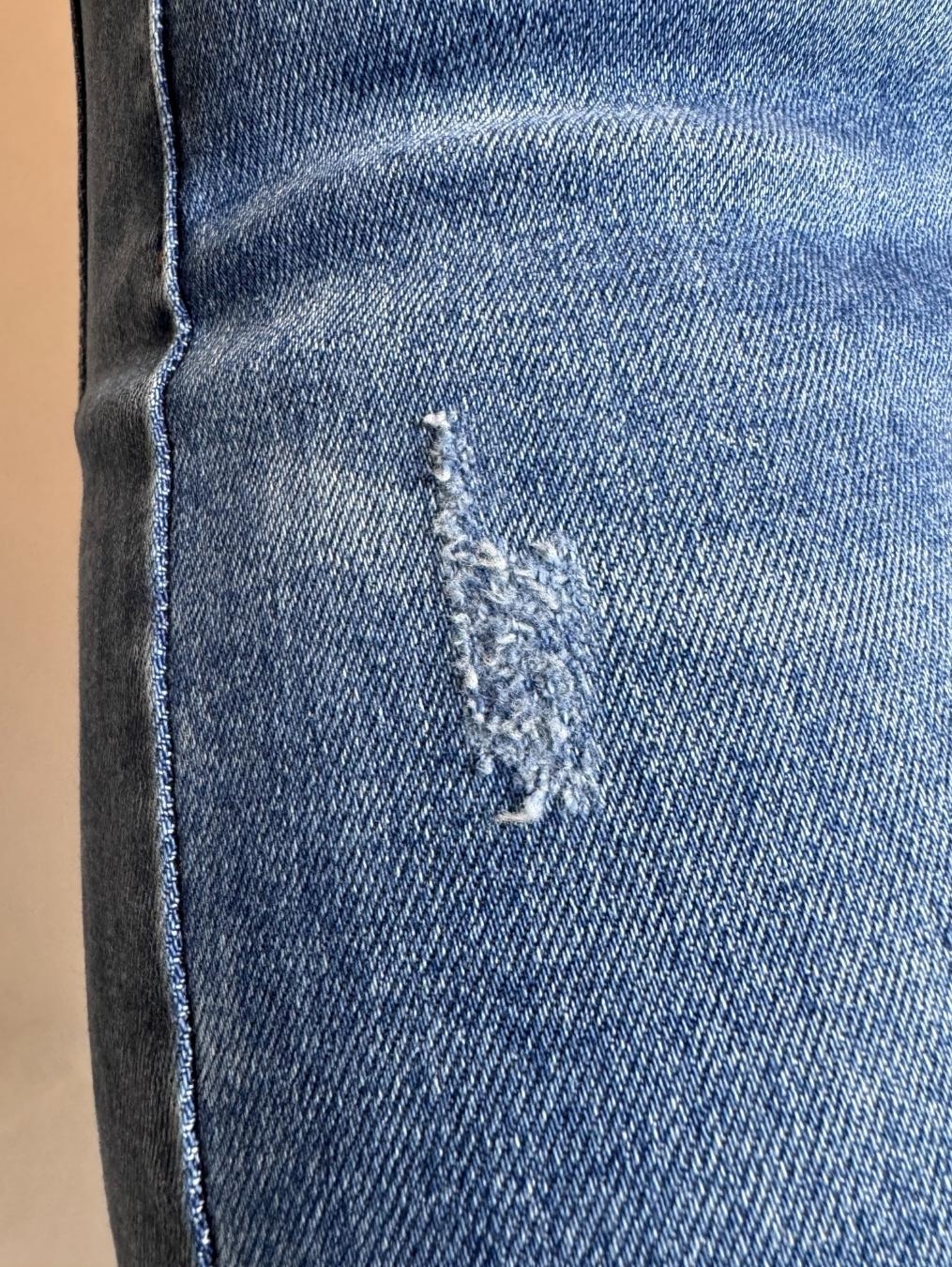 Jeansy regular fit z przetarciami LX158