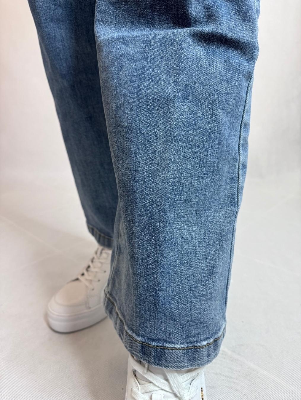 Jeansy z kieszonkami rozszerzane nogawki LX127