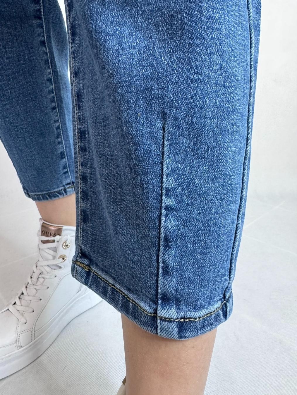 Jeansy z naszyciem na nogawce LX109