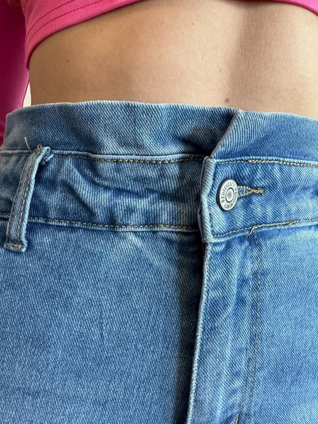 Jeansy z falbanką w talii LX111