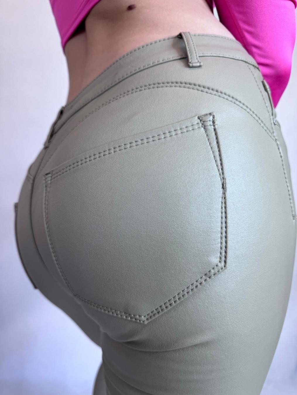 Spodnie z ekoskóry push-up Aria