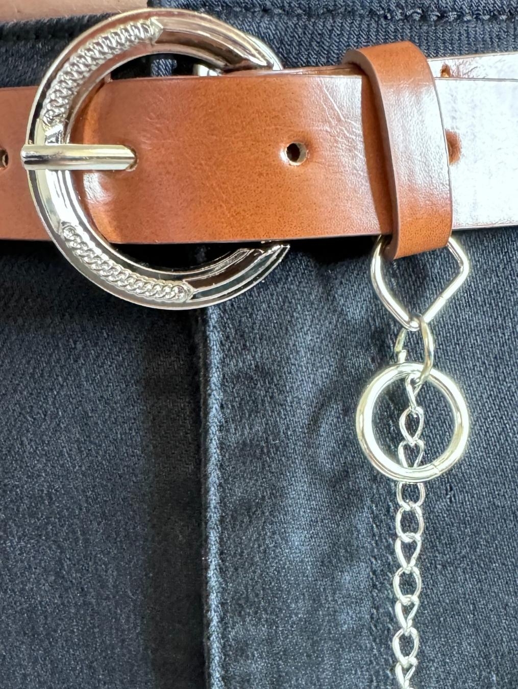 Jeansy z dziurami i paskiem LX124-C