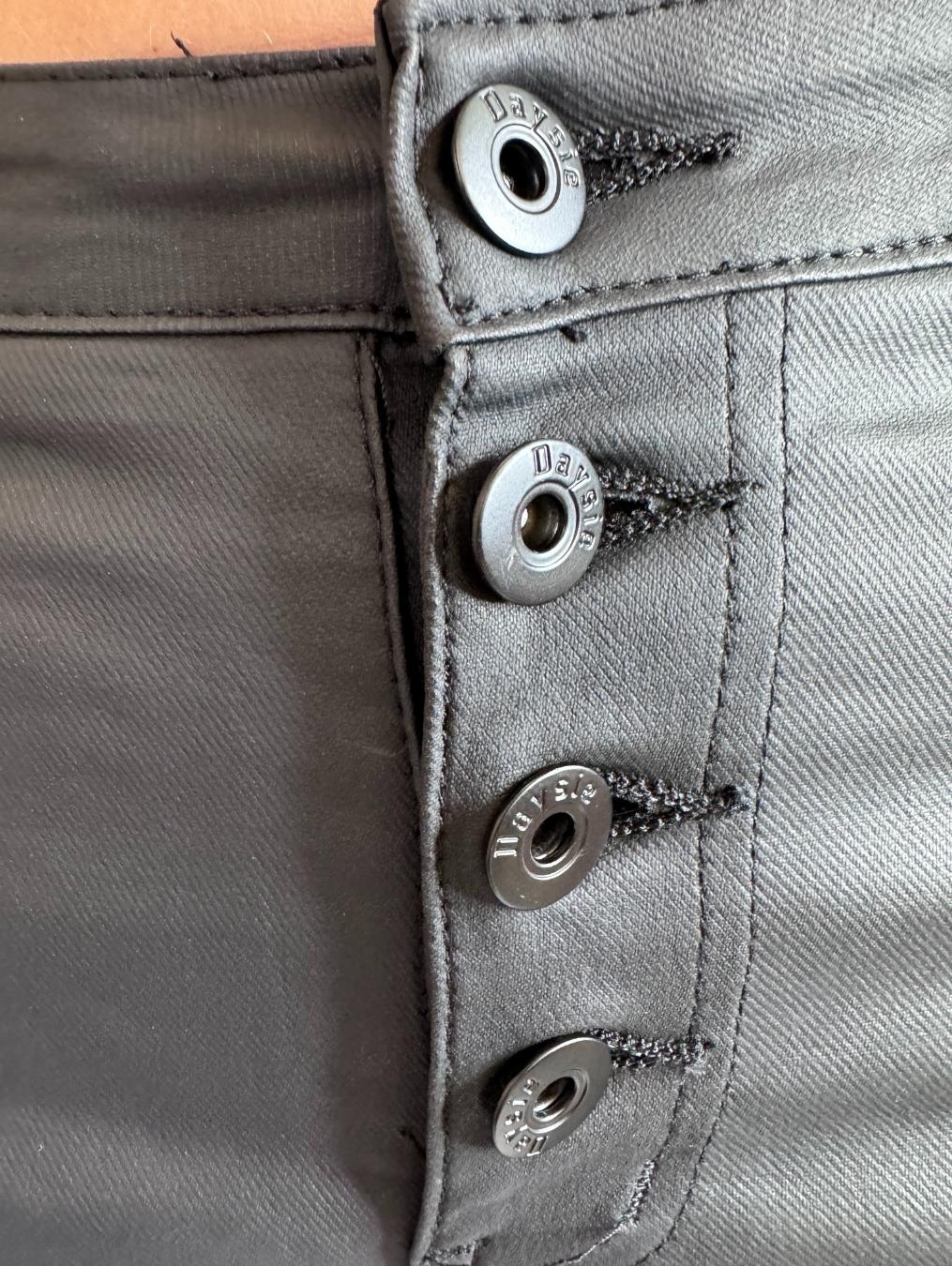 Spodnie z ekoskóry rozszerzana nogawka LX133