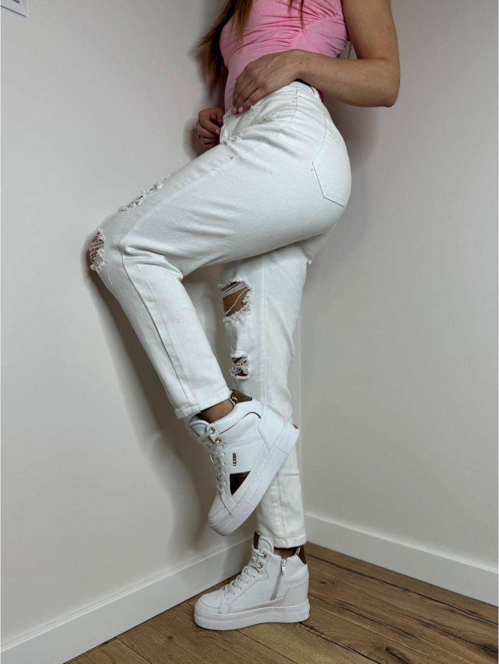 Białe jeansy typu mom stretch LX139