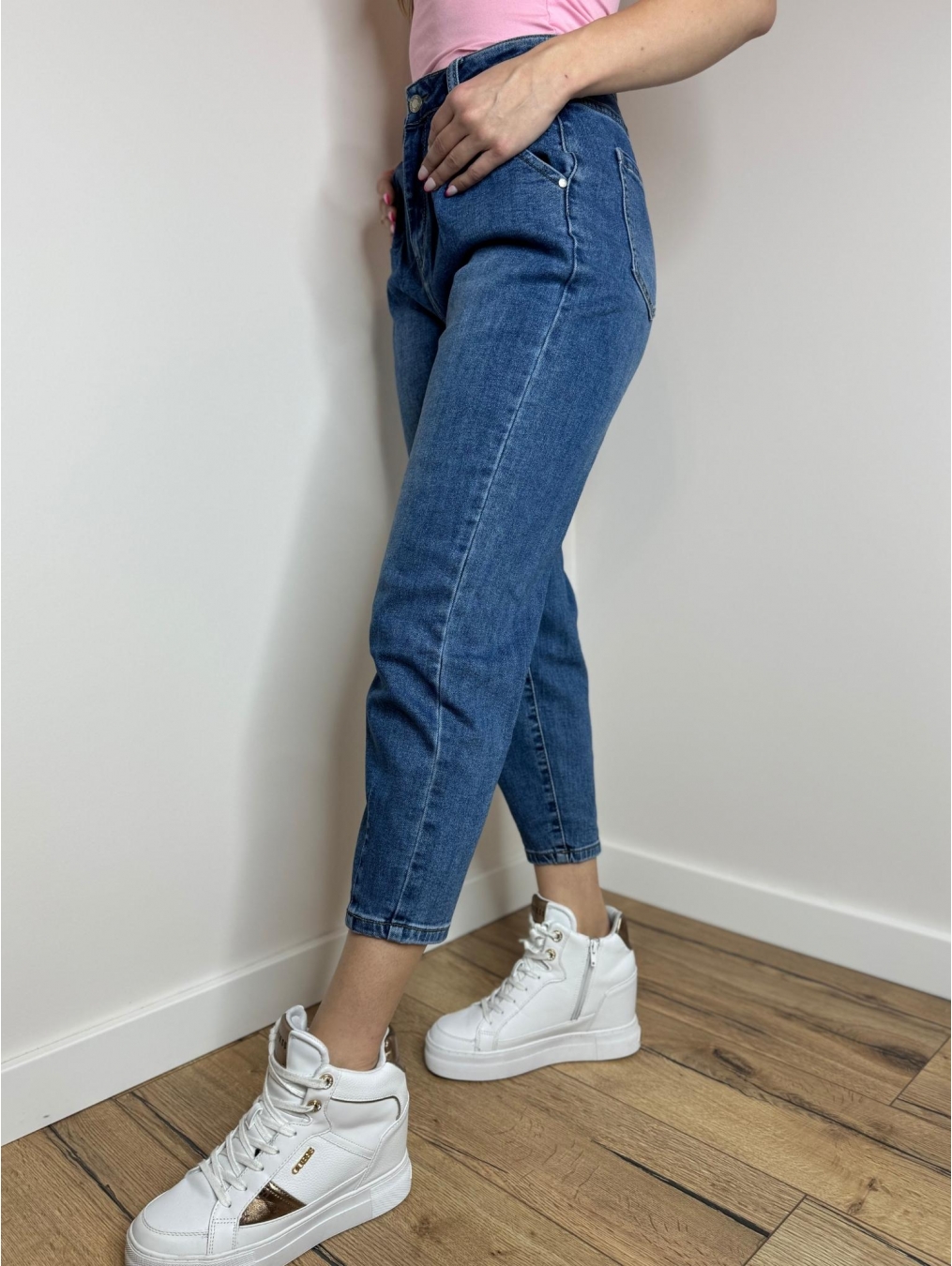 Jeansy z naszyciem na nogawce LX109