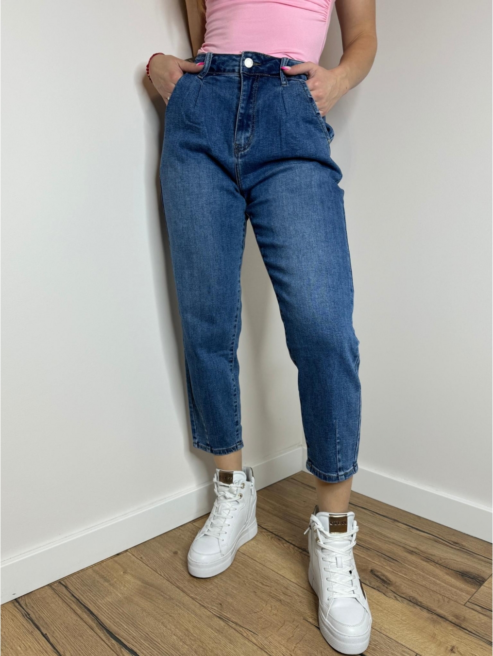 Jeansy z naszyciem na nogawce LX109