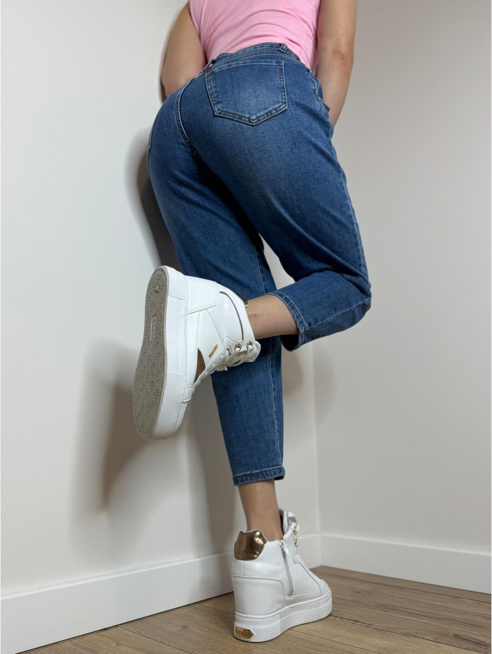 Jeansy z naszyciem na nogawce LX109