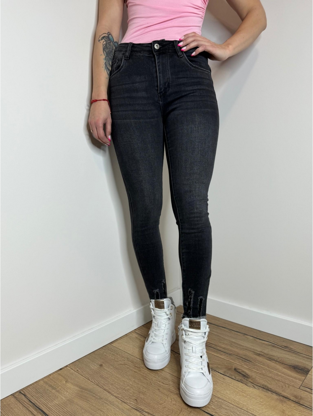 Jeansy push-up z przetarciami LX137