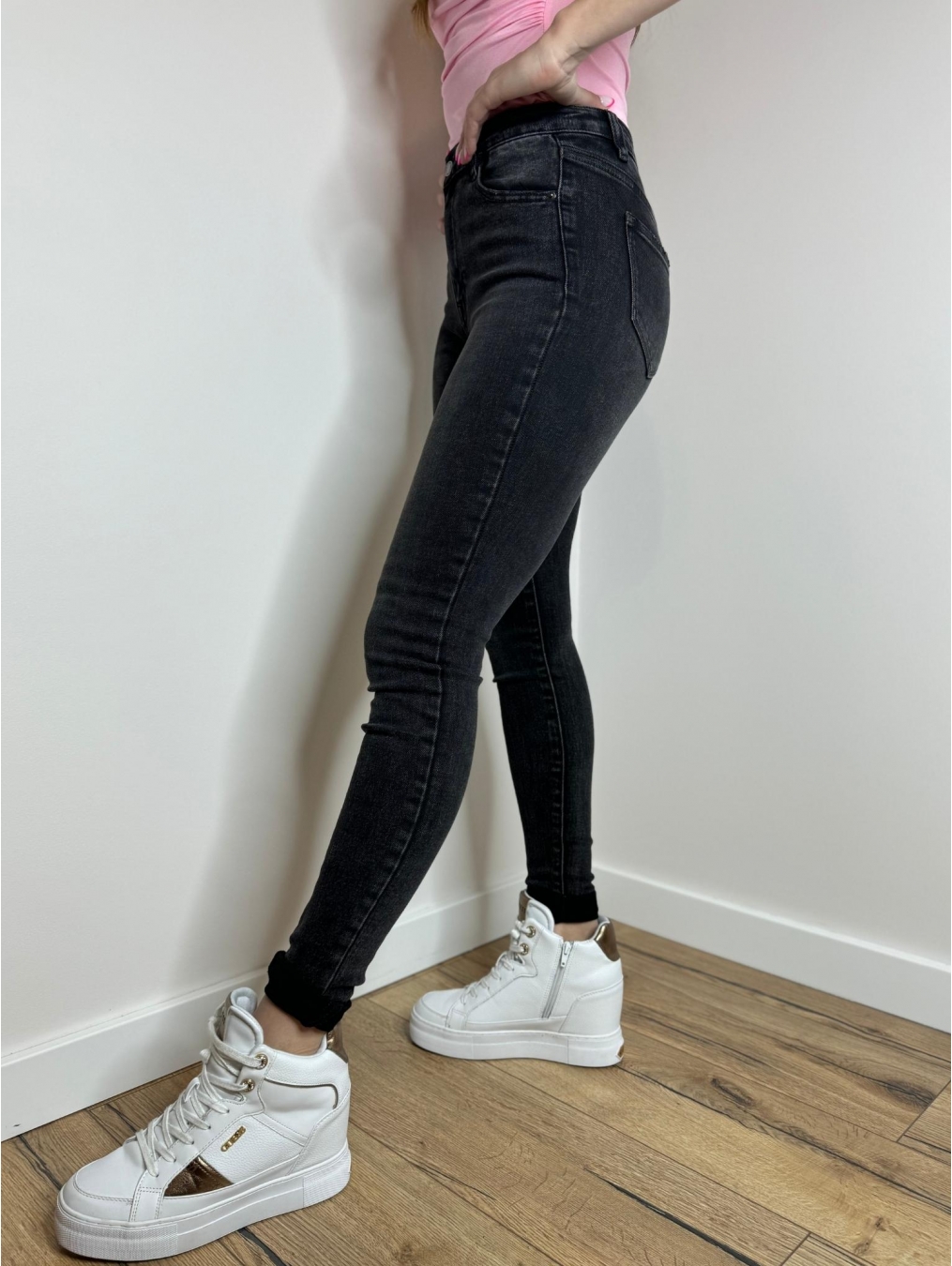 Jeansy z pojaśnieniami KALYA