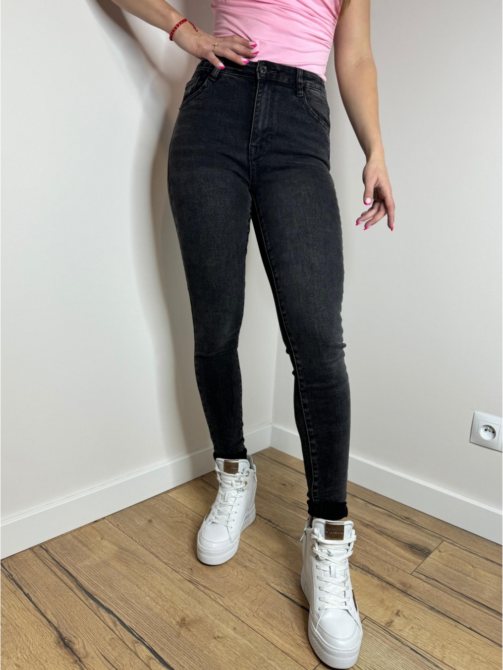 Jeansy z pojaśnieniami KALYA