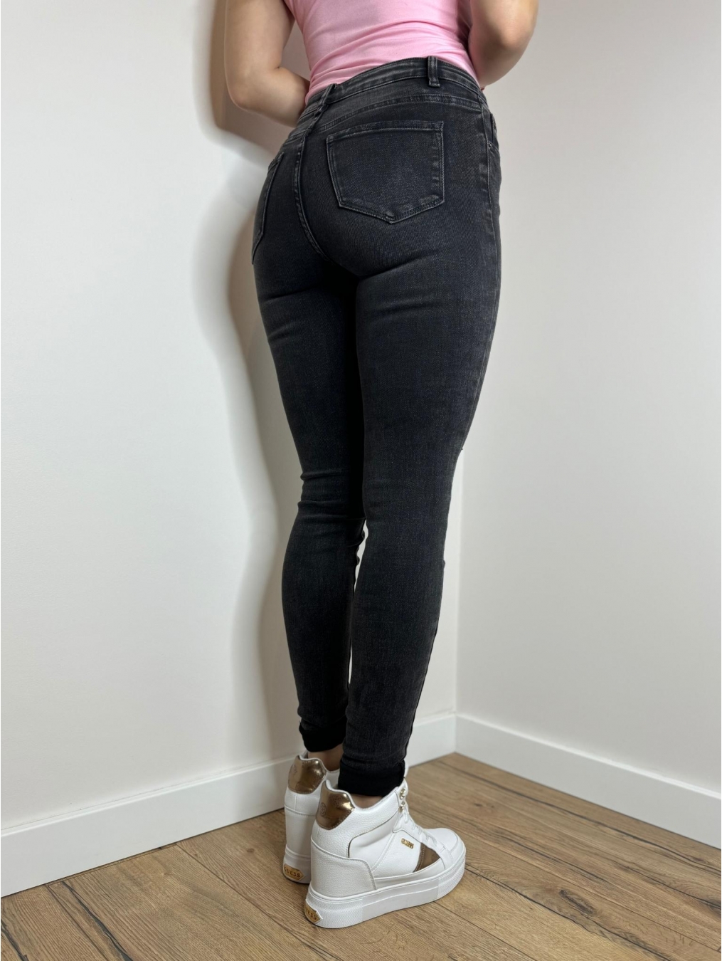 Jeansy z pojaśnieniami KALYA