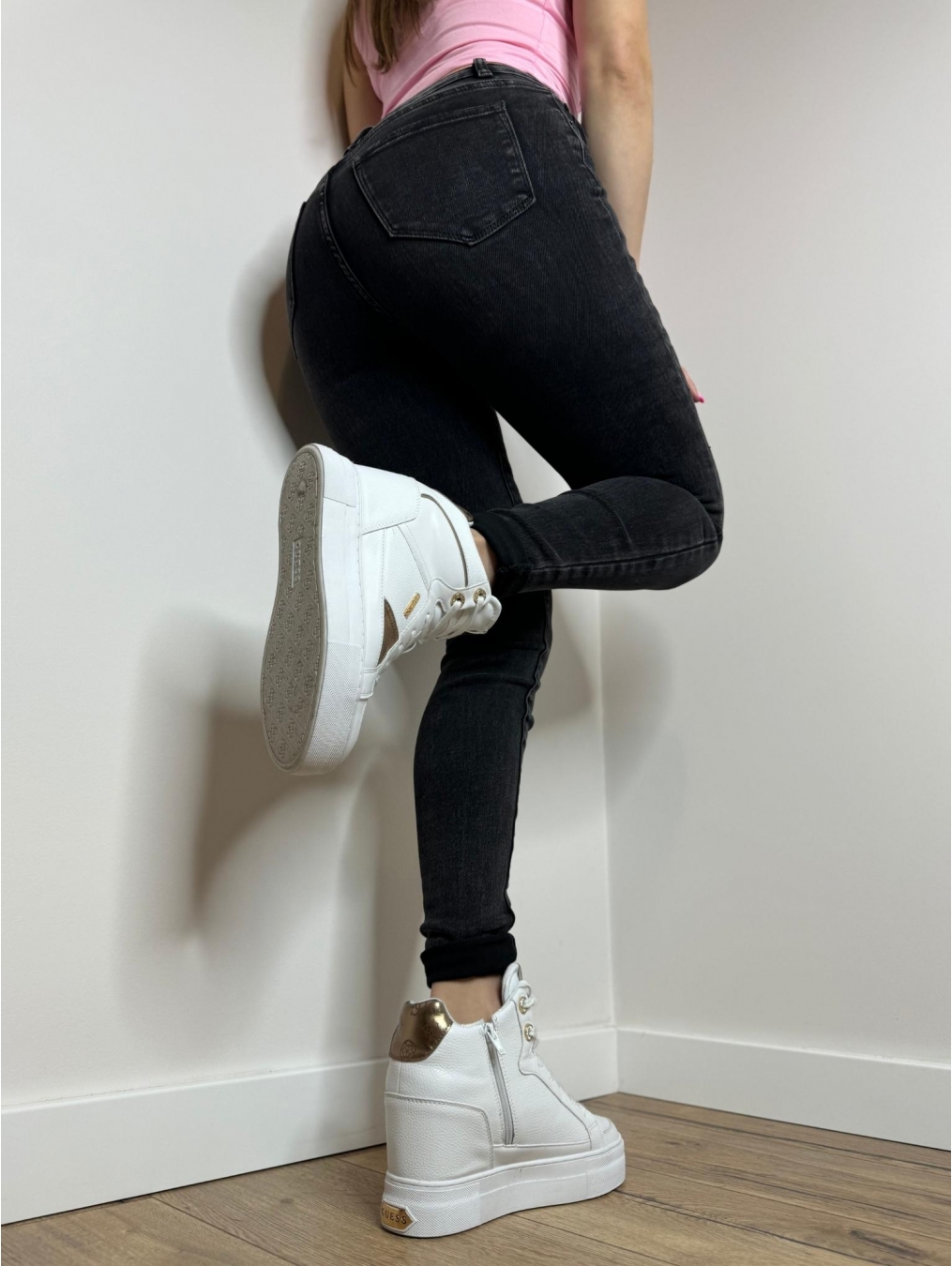 Jeansy z pojaśnieniami KALYA