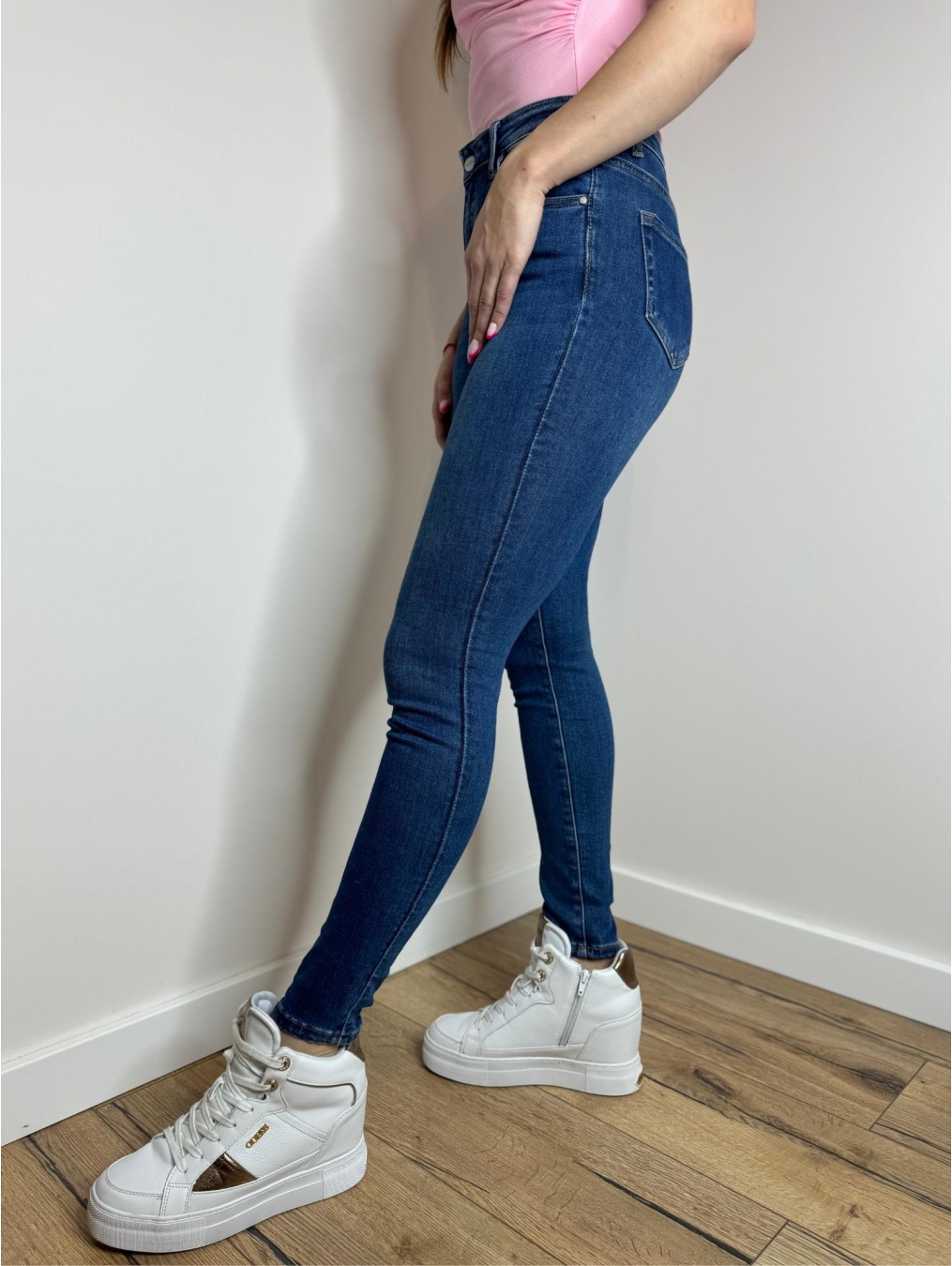 Wyszczuplające jeansy LX110