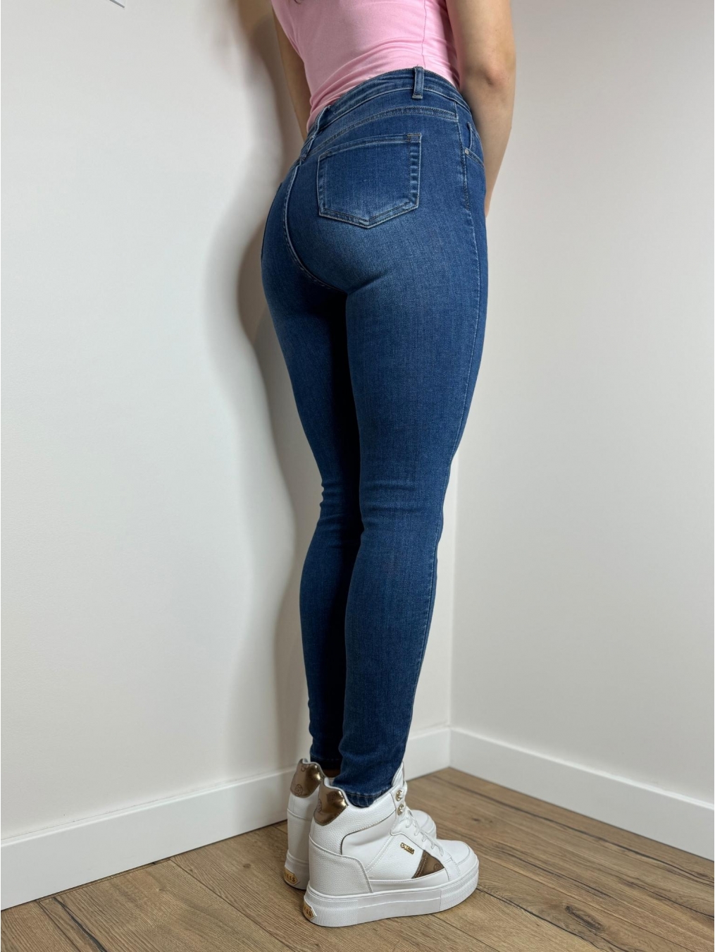 Wyszczuplające jeansy LX110