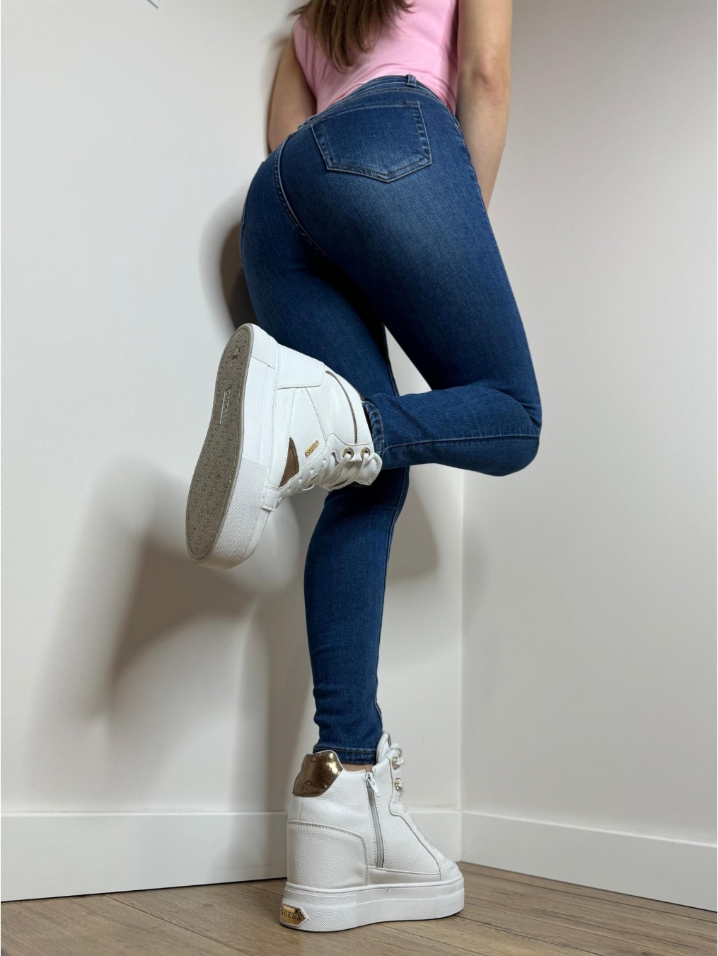 Wyszczuplające jeansy LX110