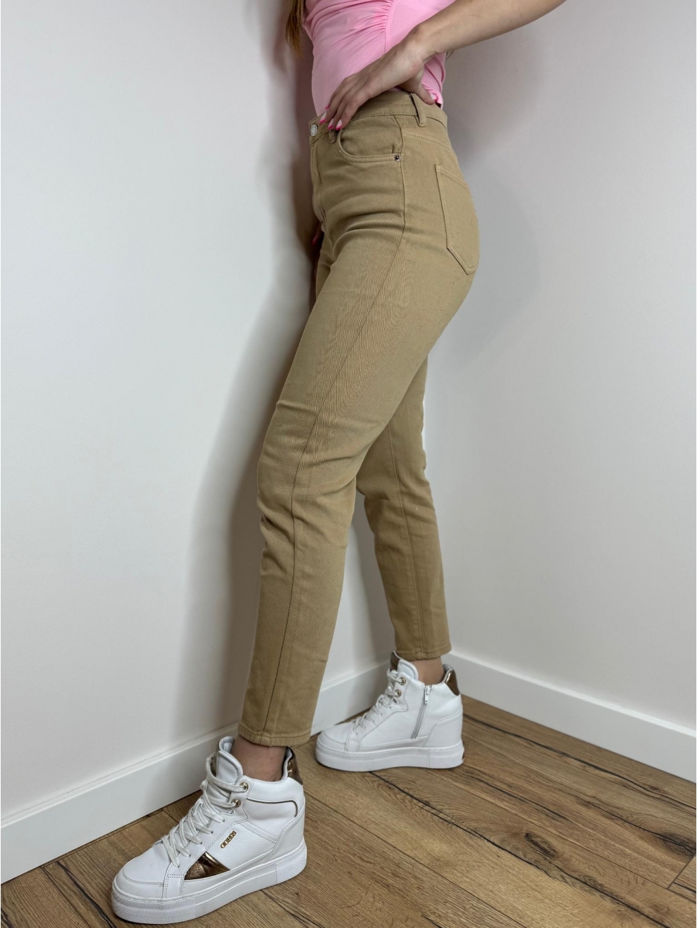 Modne spodnie typu mom fit LX119