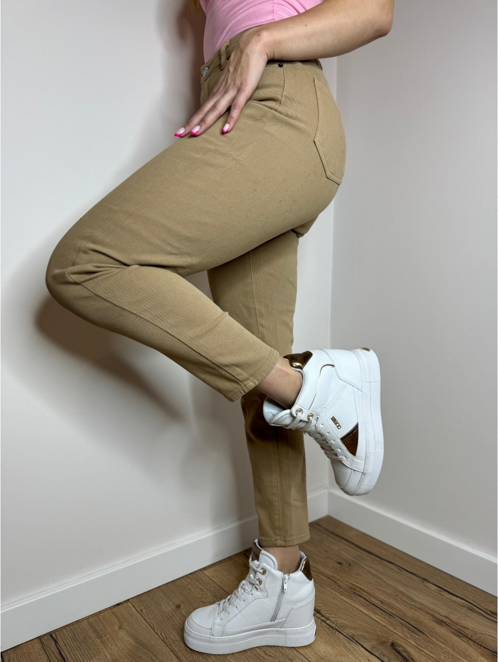 Modne spodnie typu mom fit LX119