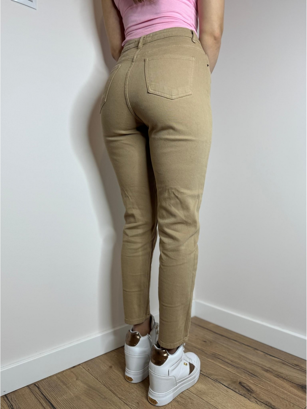 Modne spodnie typu mom fit LX119