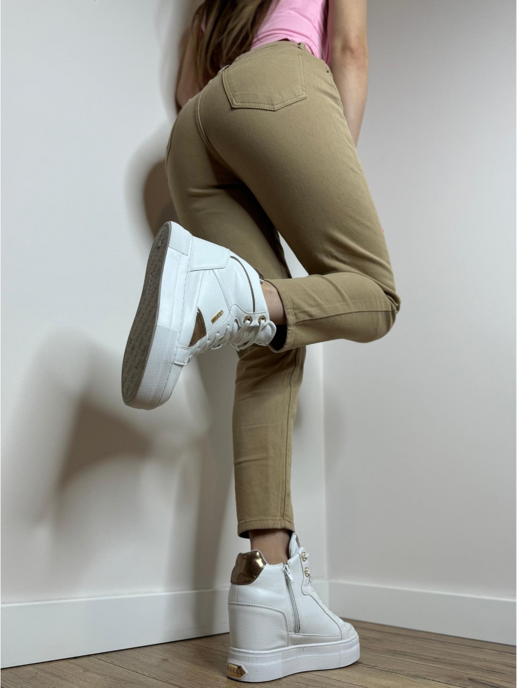 Modne spodnie typu mom fit LX119