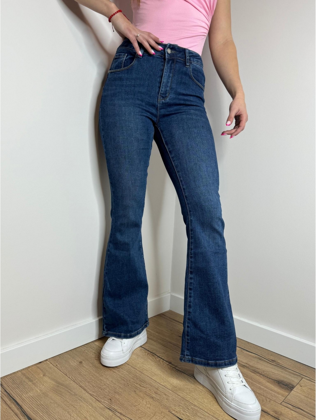 Jeansy push-up rozszerzana nogawka LX135-C