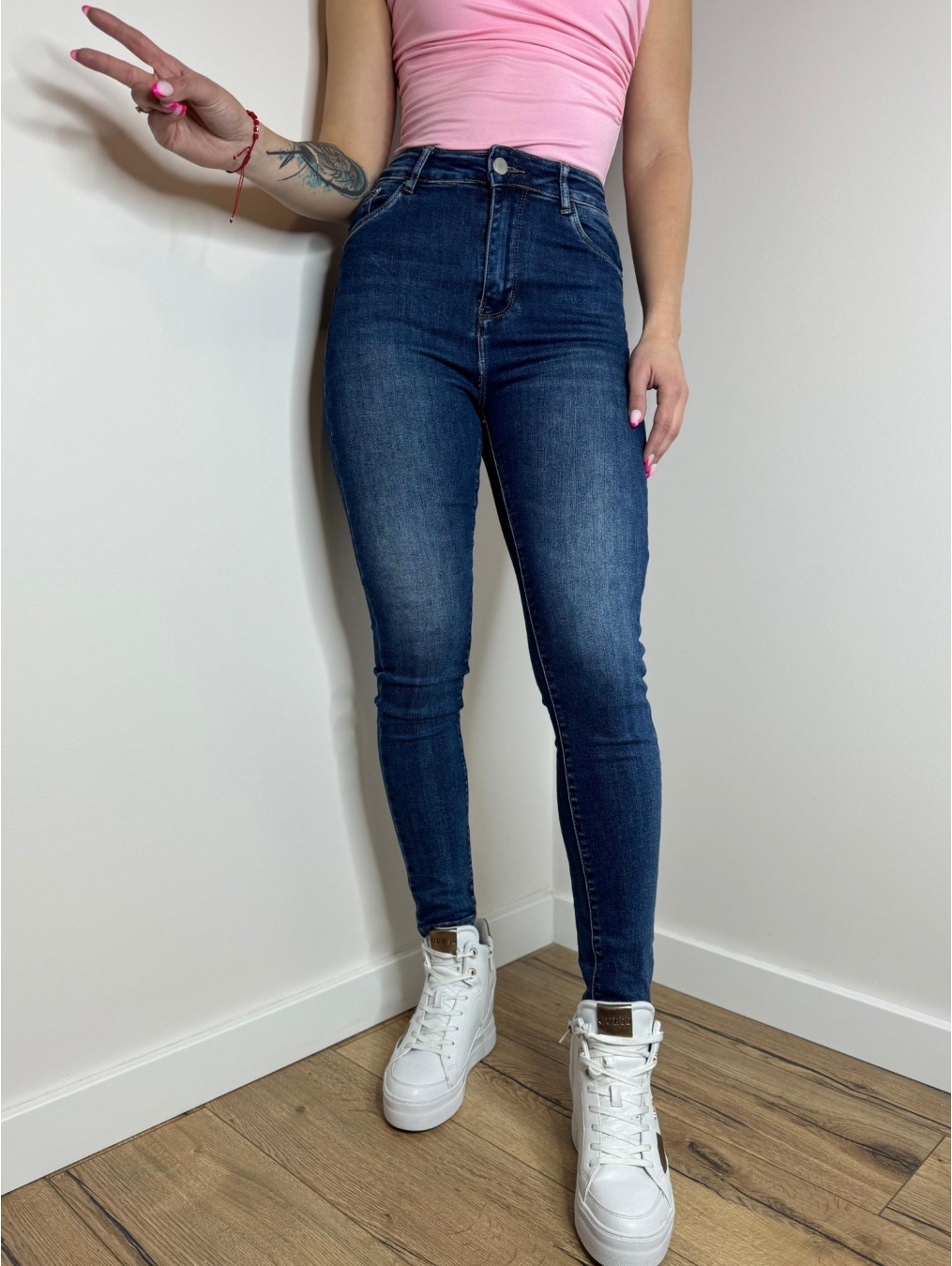 Modelujące jeansy push-up LX115