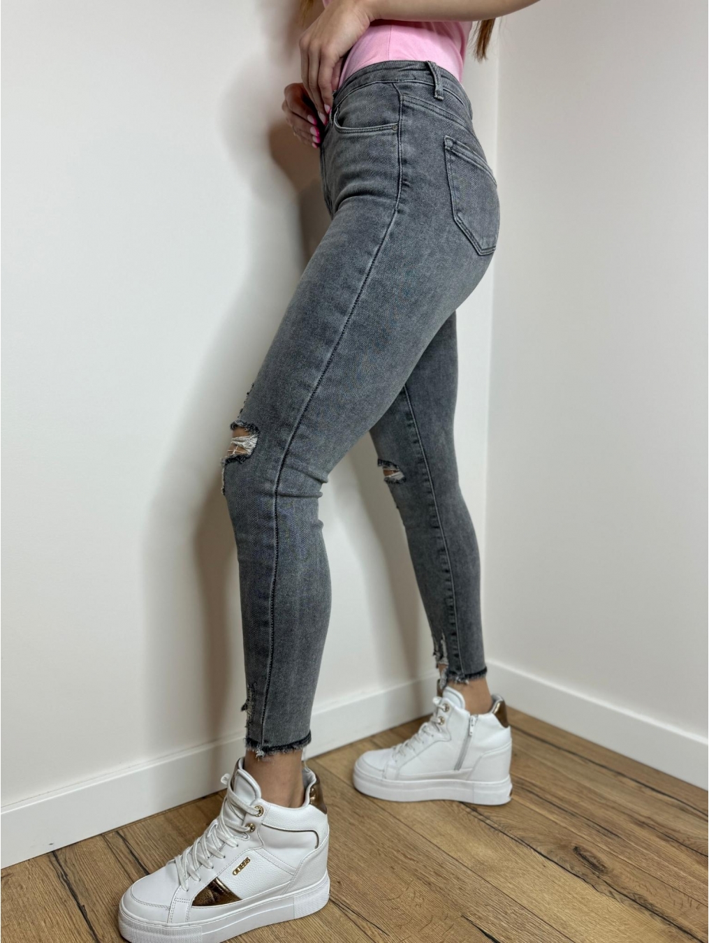 Modne jeansy z dziurami LX122