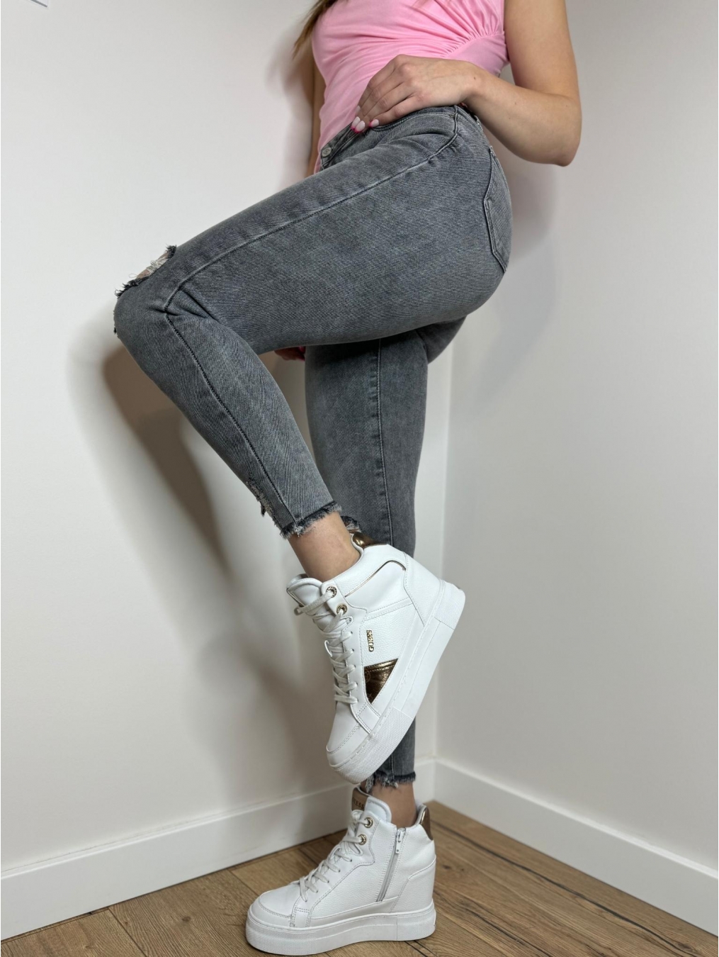 Modne jeansy z dziurami LX122