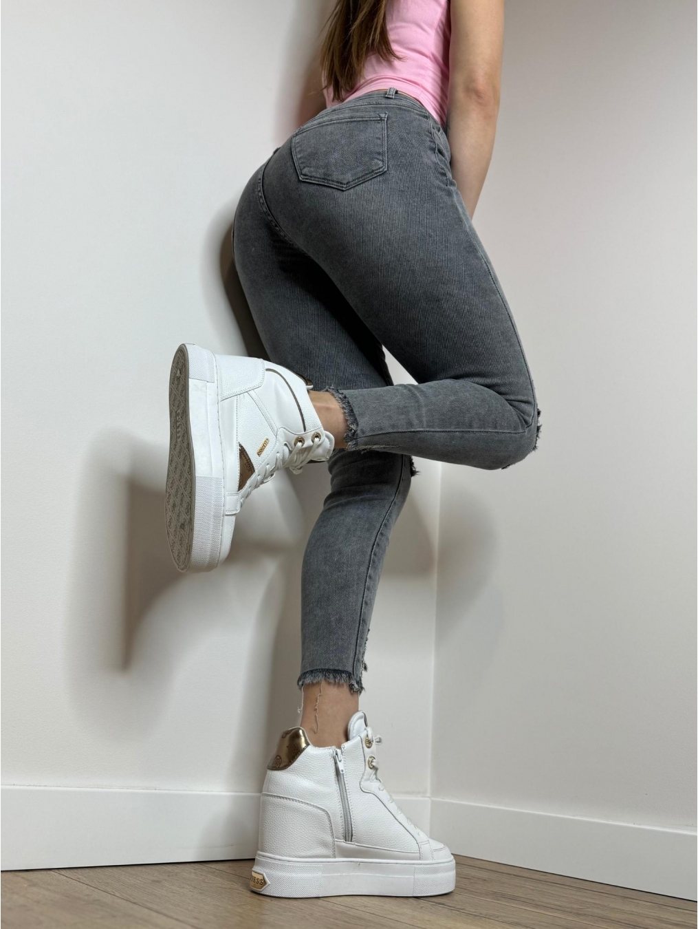 Modne jeansy z dziurami LX122