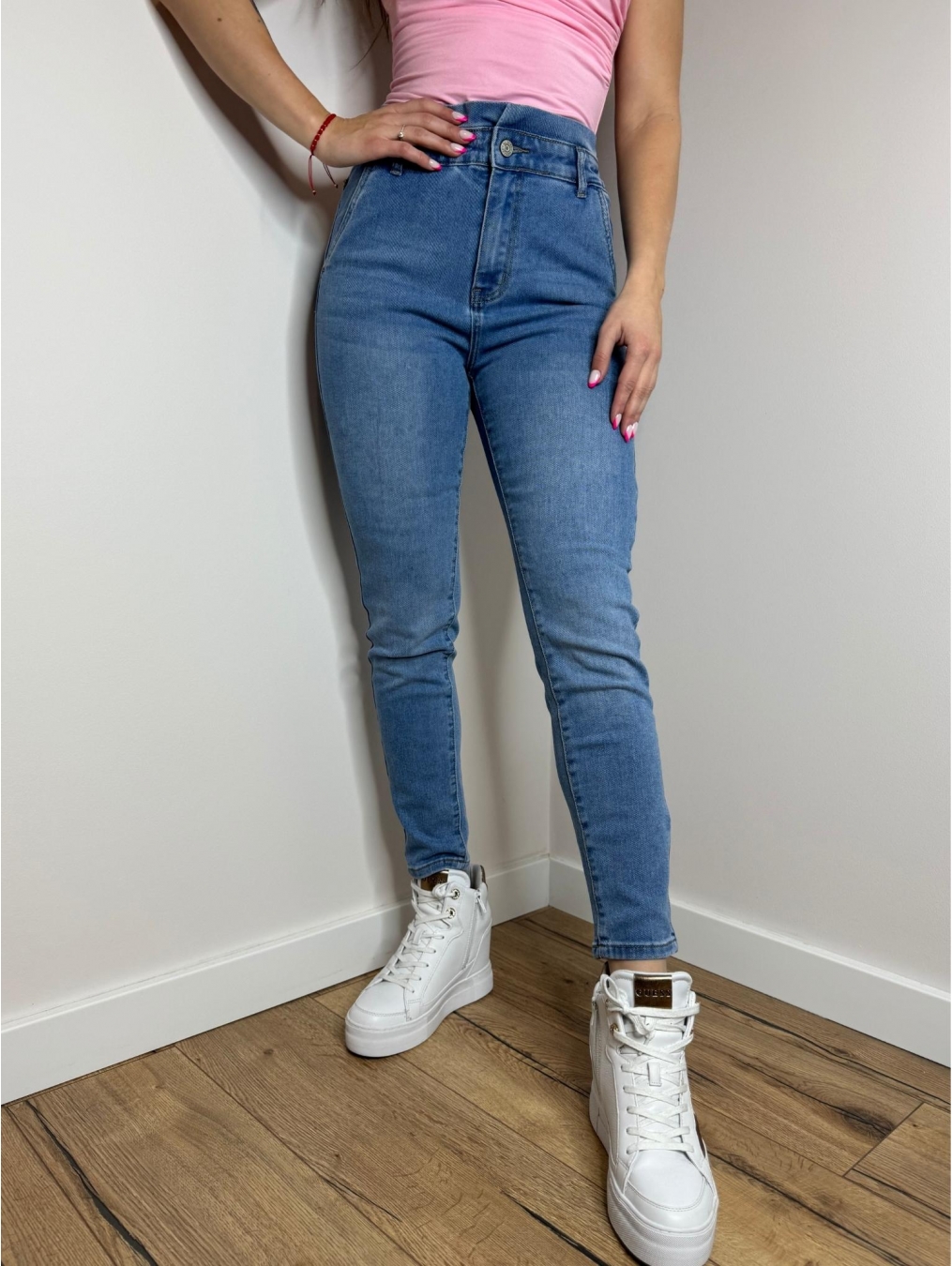 Jeansy z falbanką w talii LX111