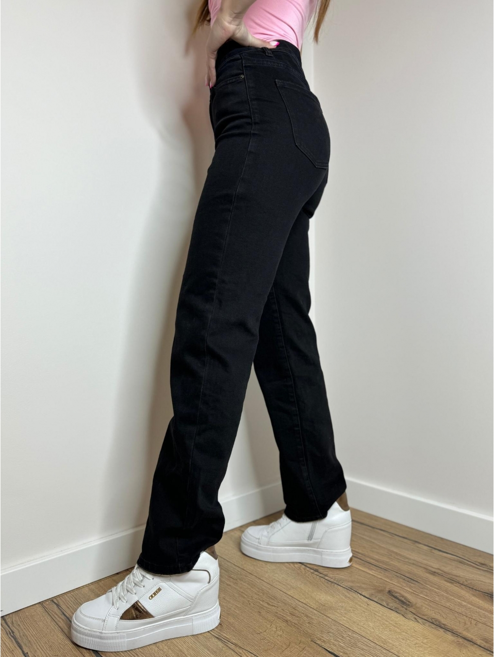 Klasyczne czarne jeansy Ines