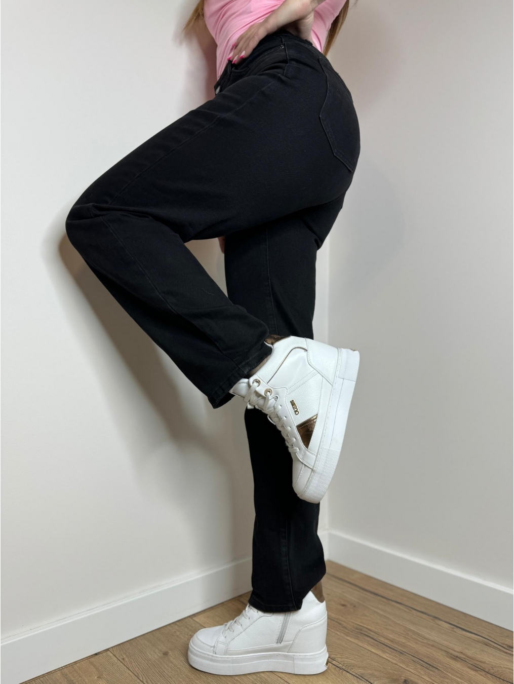 Klasyczne czarne jeansy Ines