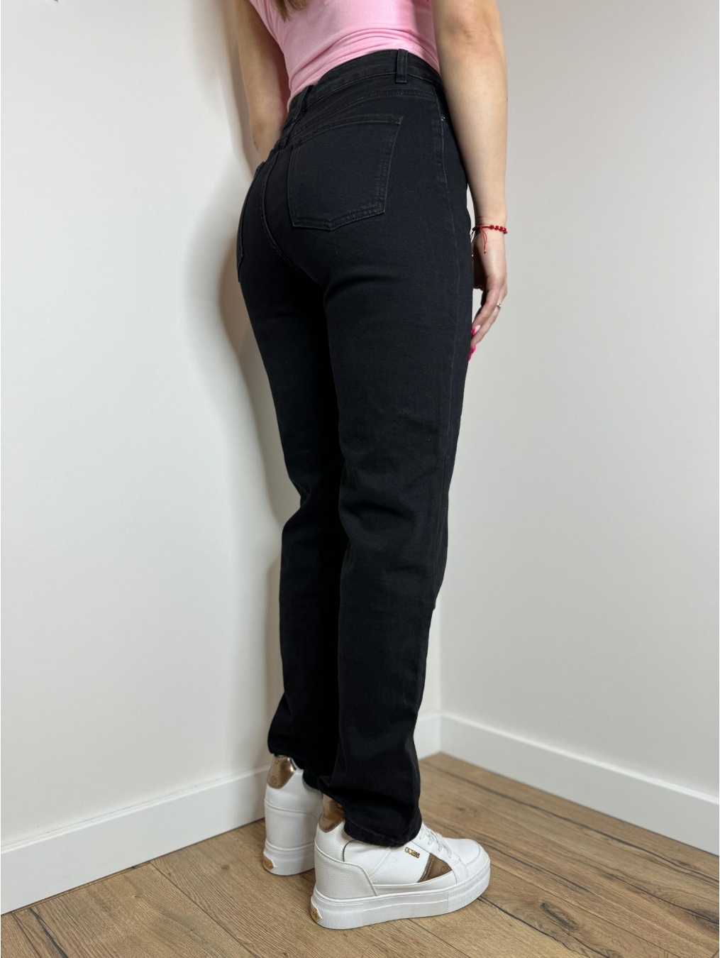Klasyczne czarne jeansy Ines