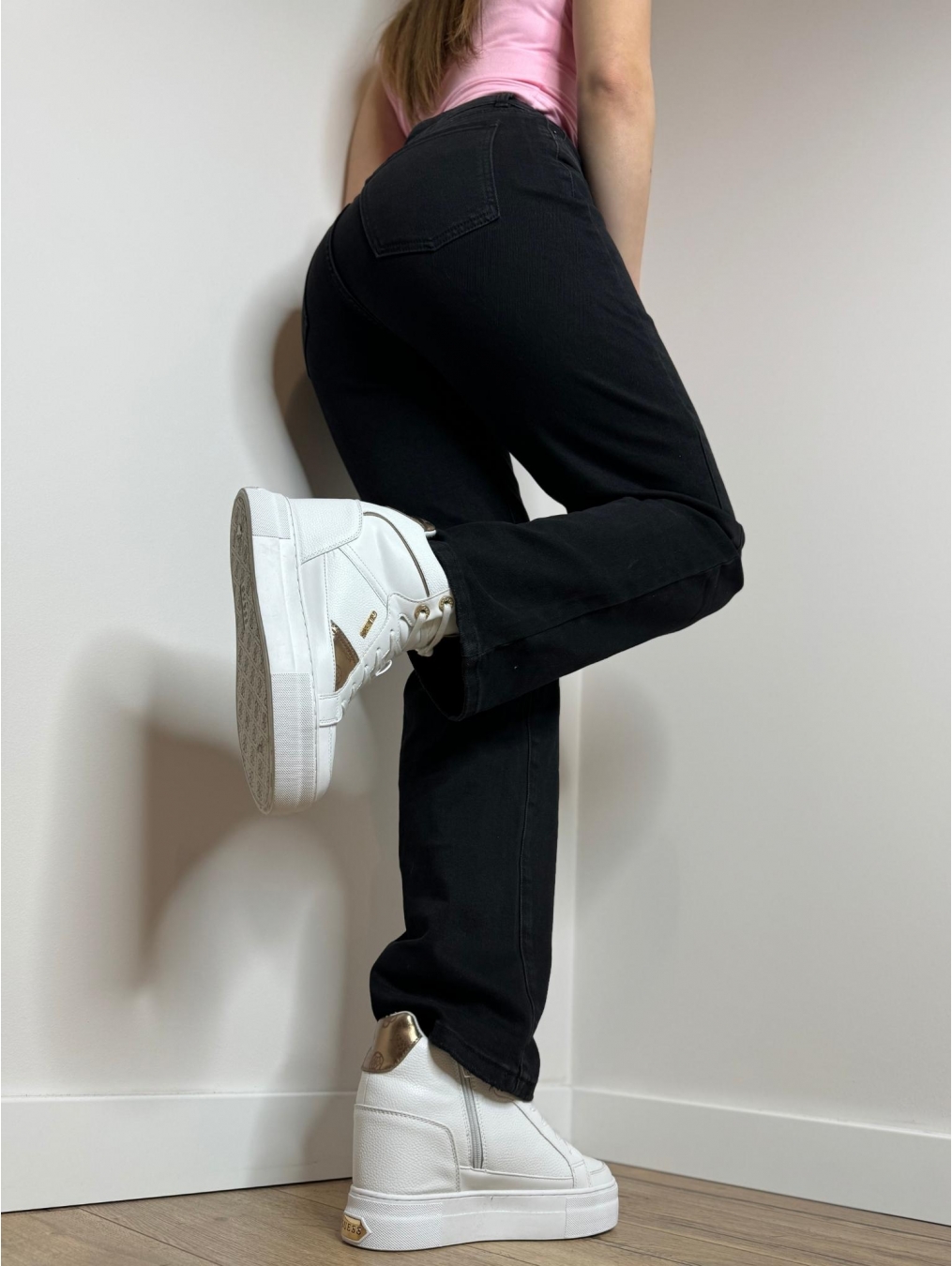 Klasyczne czarne jeansy Ines