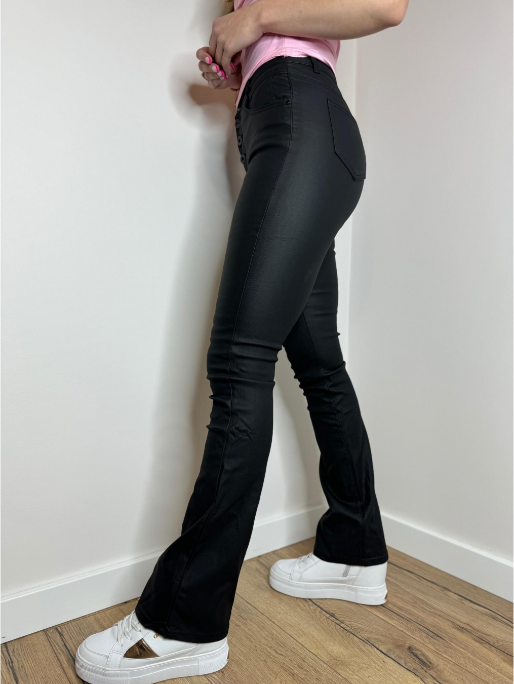 Spodnie z ekoskóry rozszerzana nogawka LX133