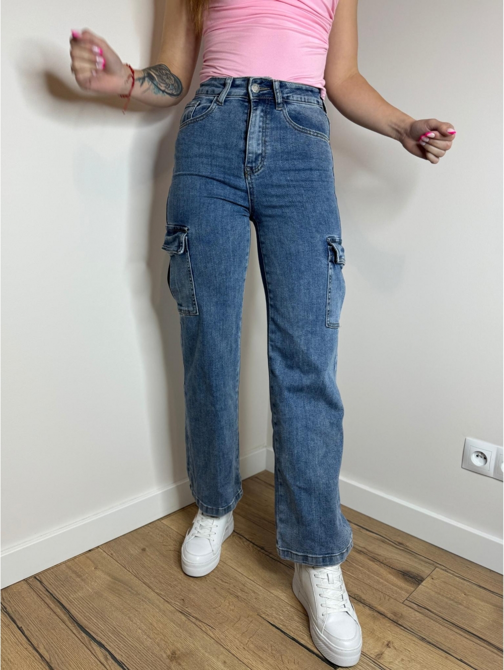 Jeansy z kieszonkami rozszerzane nogawki LX127