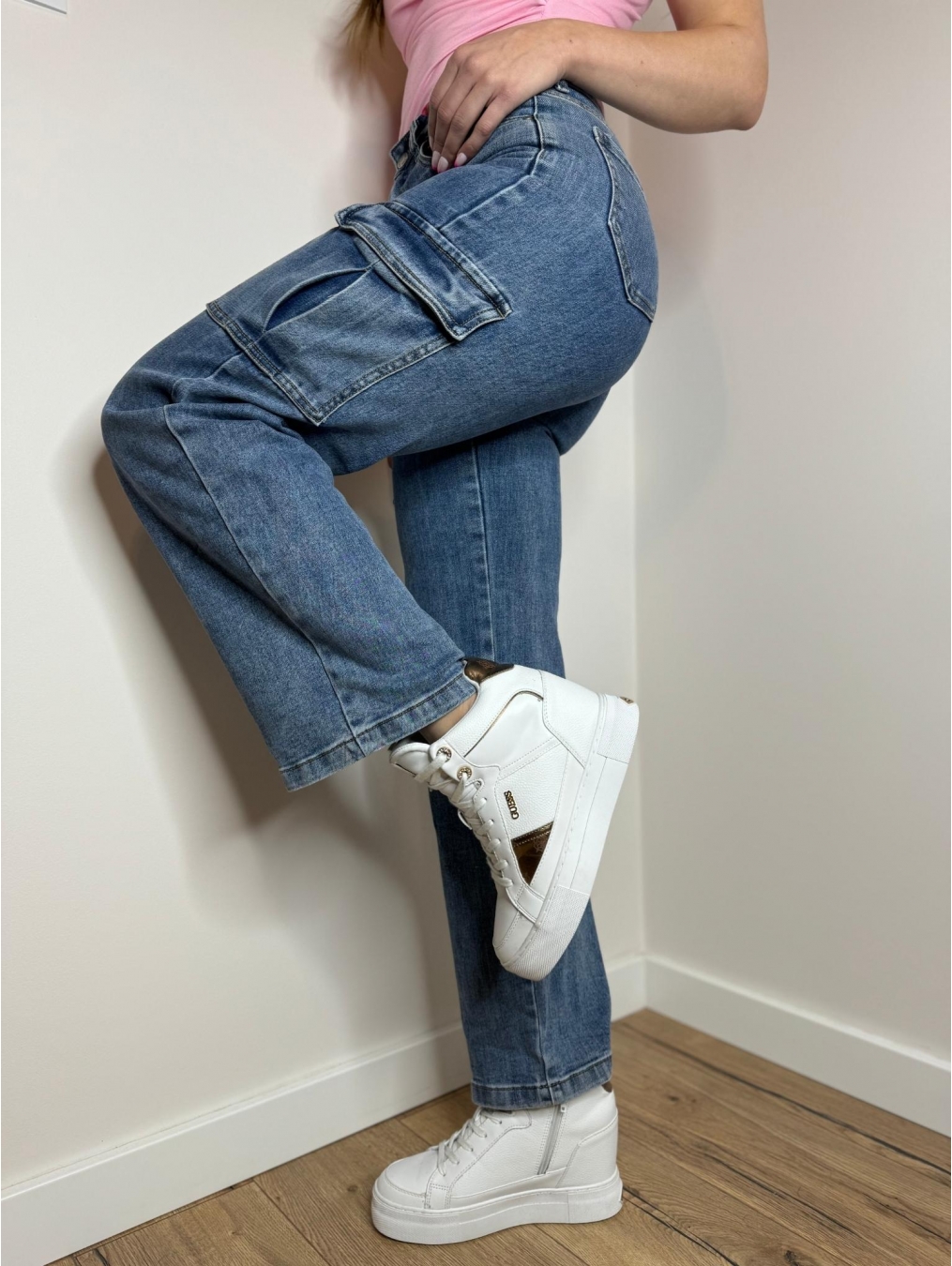 Jeansy z kieszonkami rozszerzane nogawki LX127