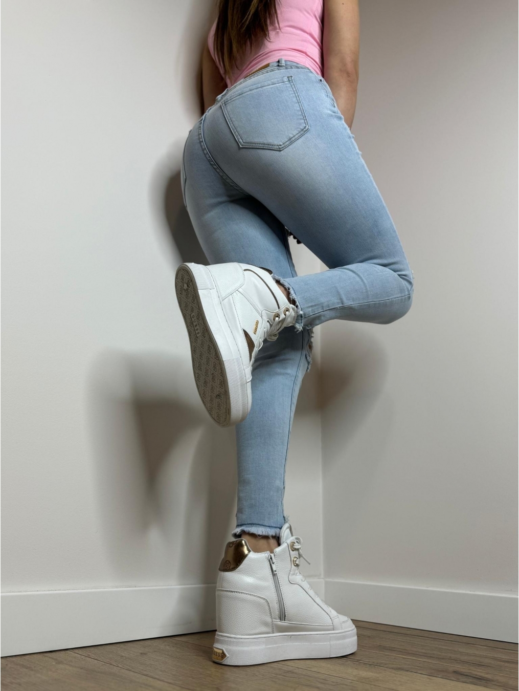 Jasne jeansy z dziurami LX156