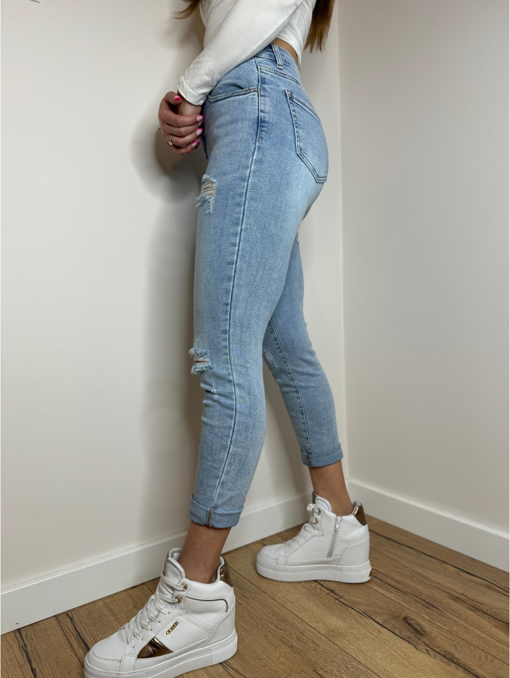 Jeansy regular fit z dziurami LX148