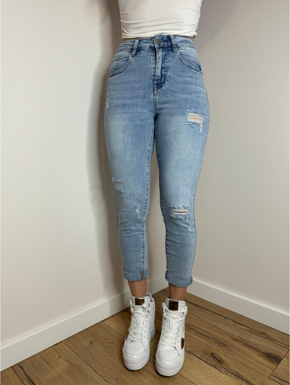 Jeansy regular fit z dziurami LX148