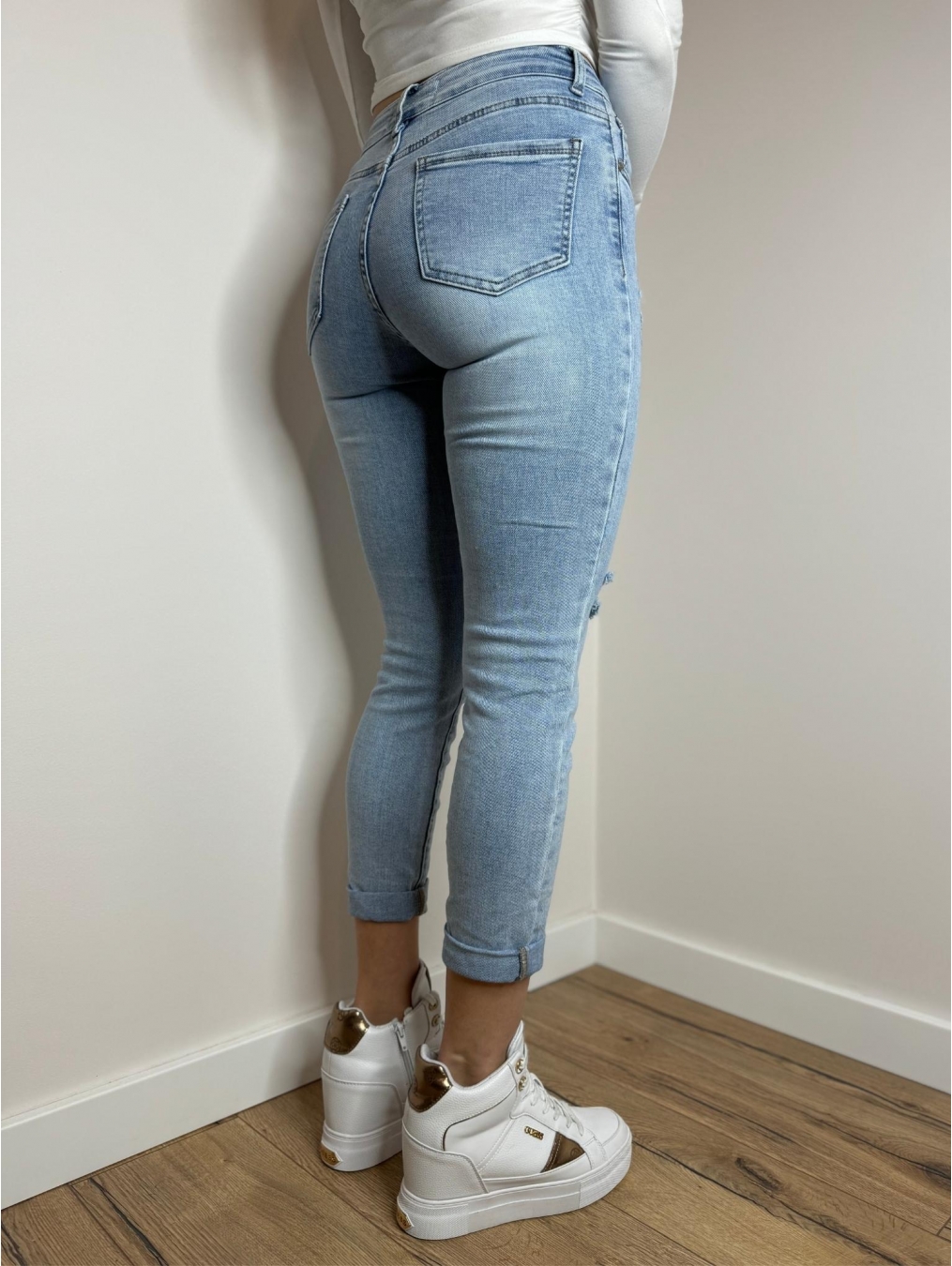 Jeansy regular fit z dziurami LX148