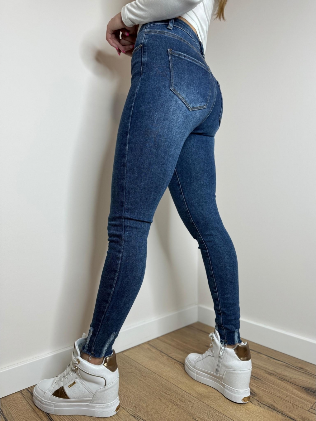 Jeansy z przetarciami wysoki stan LX164