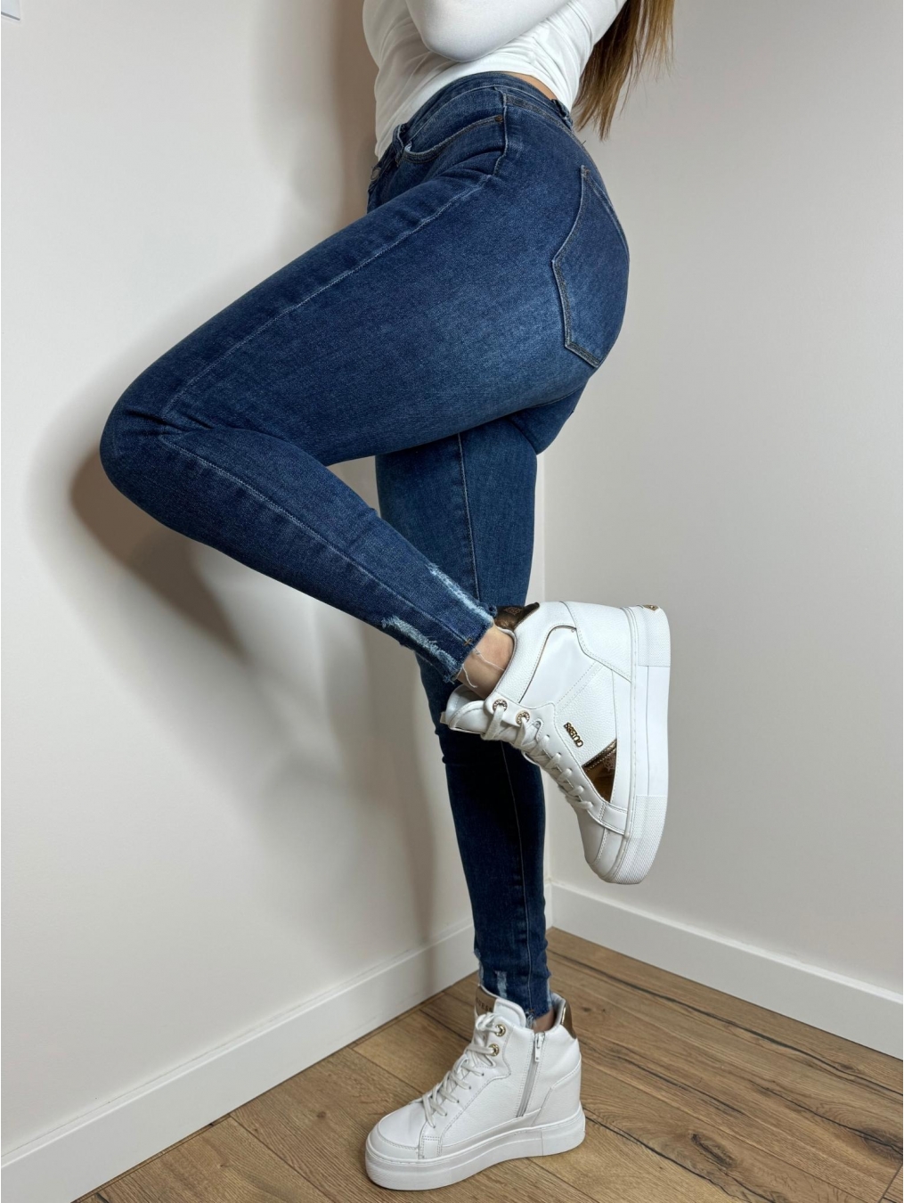 Jeansy z przetarciami wysoki stan LX164