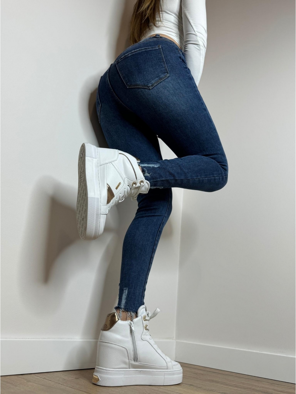 Jeansy z przetarciami wysoki stan LX164