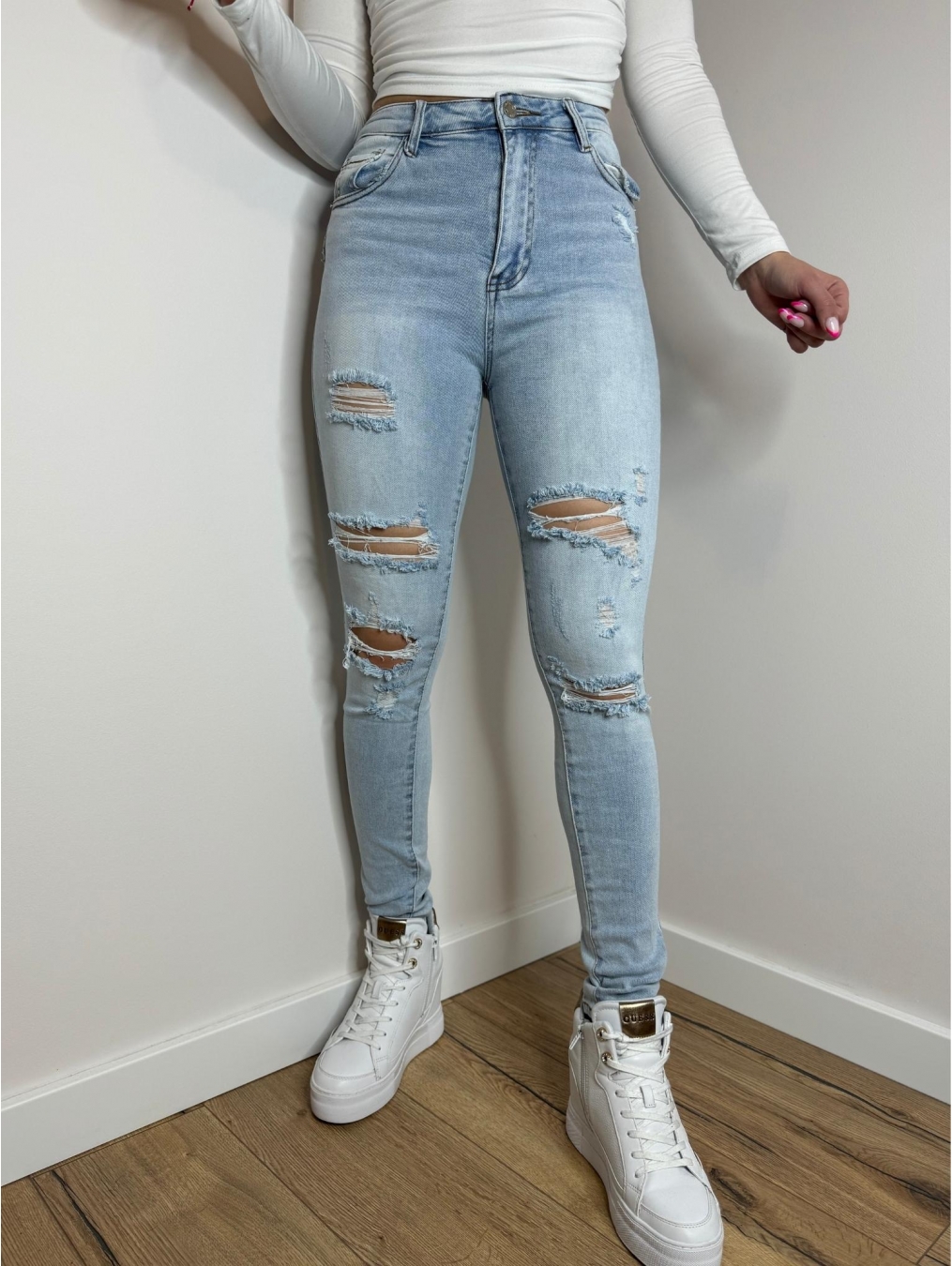 Jeansy push up z dziurami wysoki stan LX155
