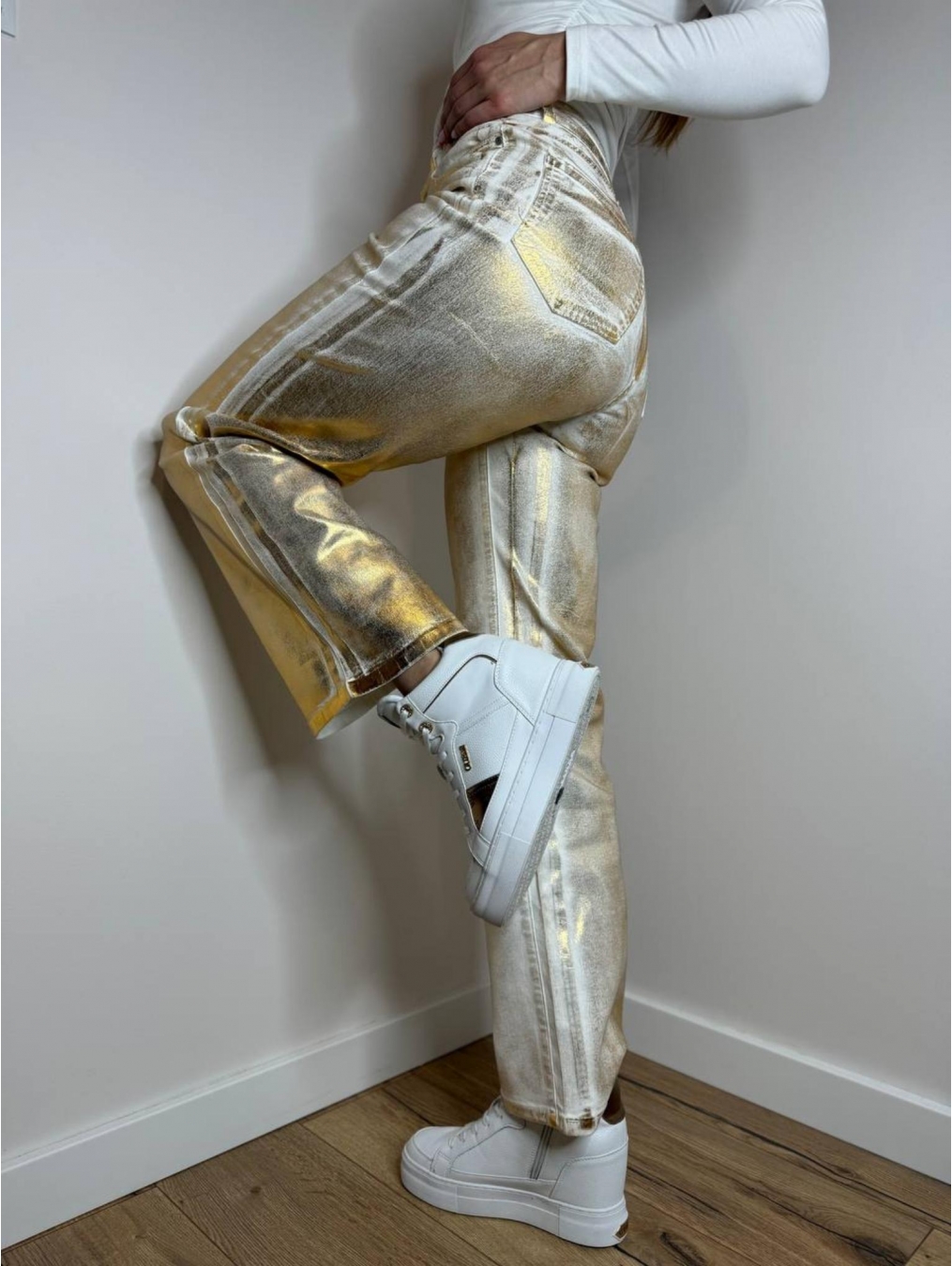 Złote spodnie z rozszerzaną nogawką LX145-Z