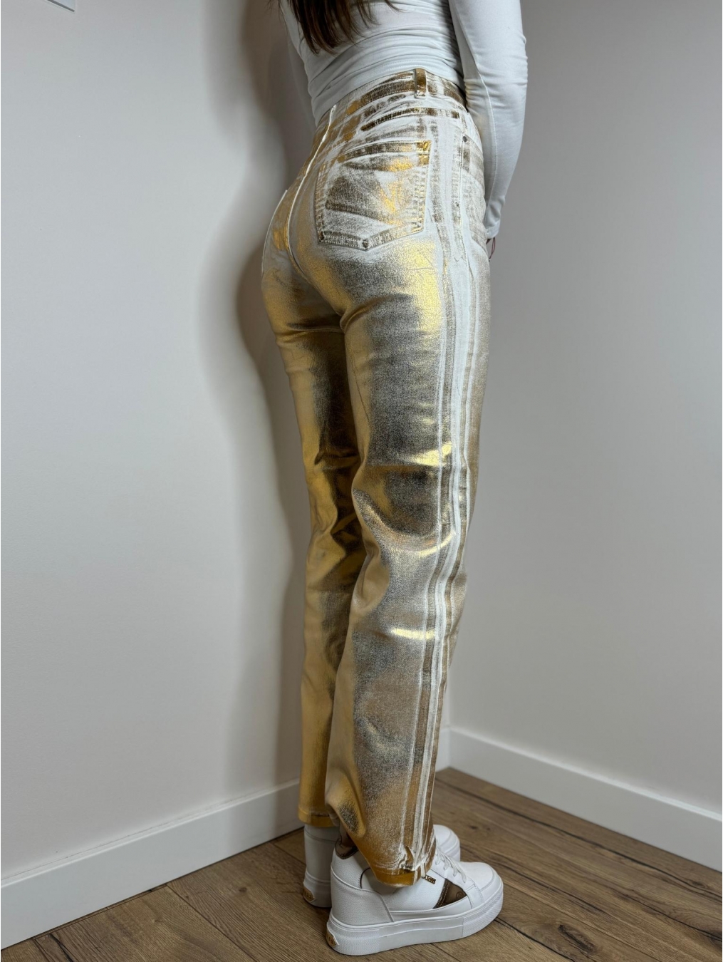 Złote spodnie z rozszerzaną nogawką LX145-Z